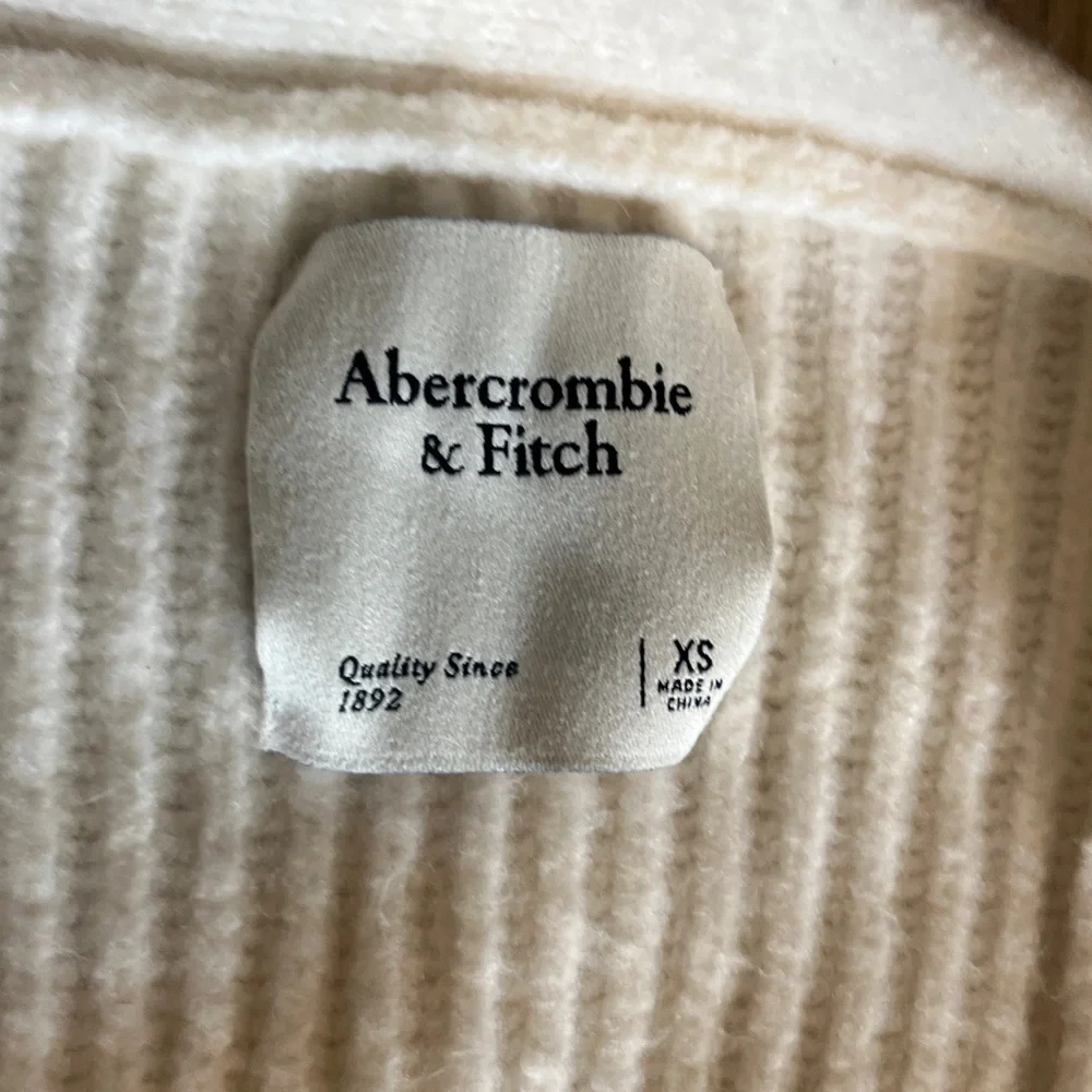 Abercrombie Ivory Ribbed Cardigan Sweater - Picture 4 of 5